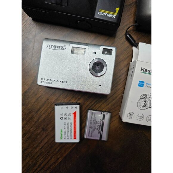 Lot Of 4 Vintage Film & Digital Cameras W/ Accessories - Picture 4 of 14